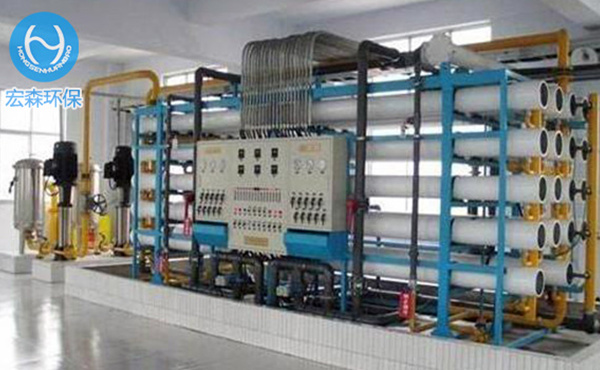 電去離子(Electrodeionization 簡稱EDI)是將電滲析膜分離技術(shù)與離子交換技術(shù)有機地結(jié)合起來的一種新的制備超純水(高純水)的技術(shù)，它利用電滲析過程中的極化現(xiàn)象對填充在淡水室中的離子交換樹脂進行電化學再生。